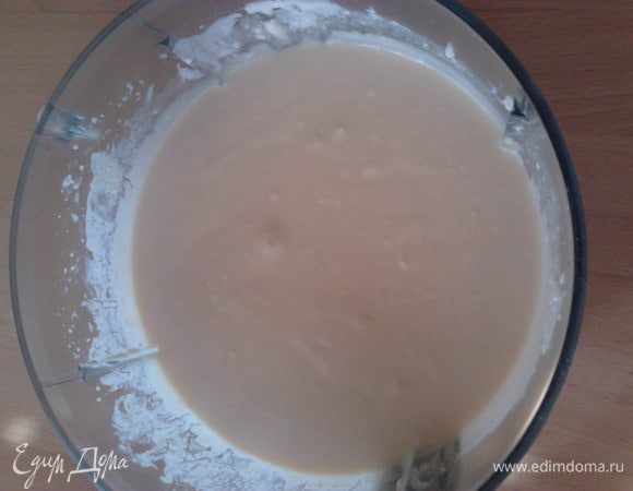 Все ингредиенты тщательно смешиваем в кухонном комбайне до получения однородной массы. По желания в массу можно добавить изюм, цукаты или сухофрукты.  