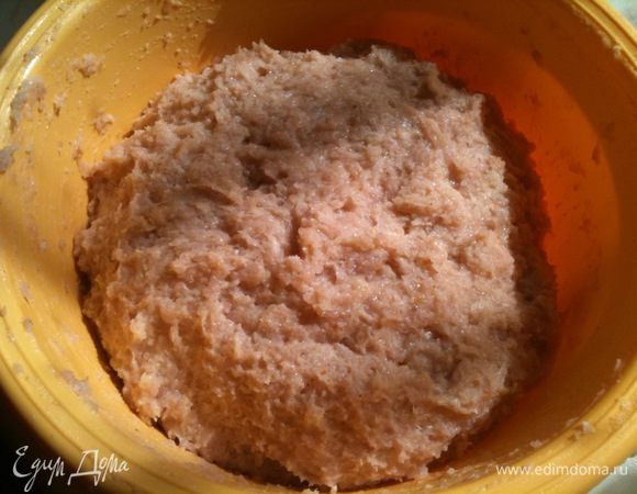 Фарш посолить, поперчить и перемешать...