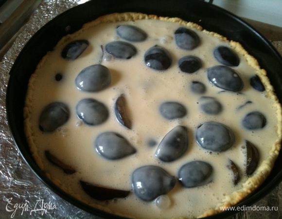 Залить сметанной заливкой...