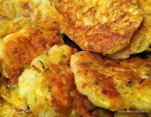 Все оладушки выкладываем в сковородку и ставим в разогретую духовку, чтобы они дошли.