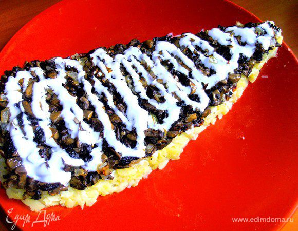 Наносим майонез.