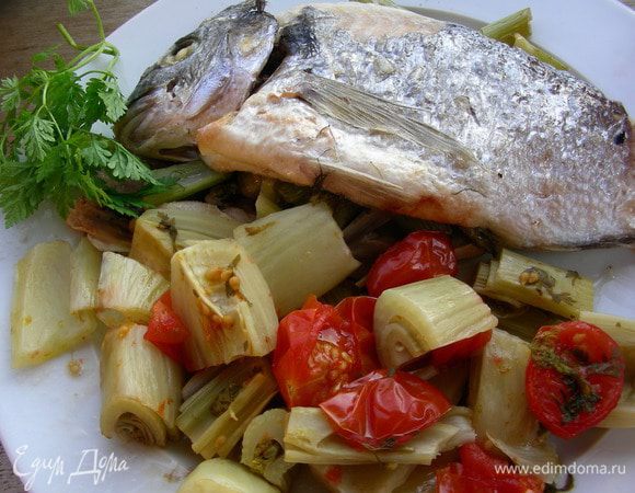 Подаем рыбку с гарниром из фенхеля. Приятного аппетита))
