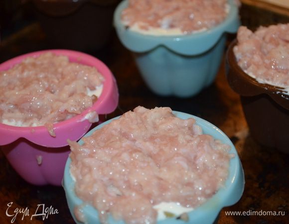 Сверху закрываем второй половиной фарша. 