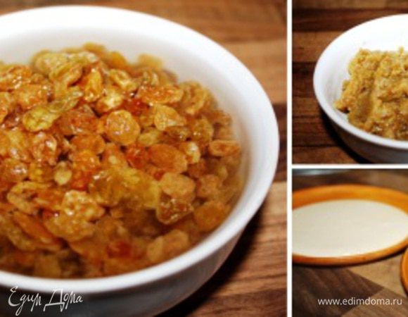 Изюм замочить в кипятке или горячем чае на 30 минут, а затем измельчить его в блендере. Яйца разделить на желтки и белки.Белки с щепоткой соли взбить до мягких пик и понемногу добавляя сахара (100 г) продолжить взбивание до крепкой пены. Желтки растереть с оставшимся сахаром и ванилью добела.