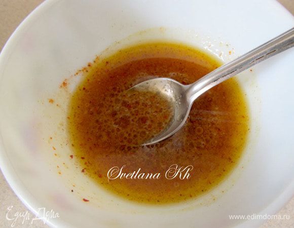 Все составляющие для заправки перемешайте.