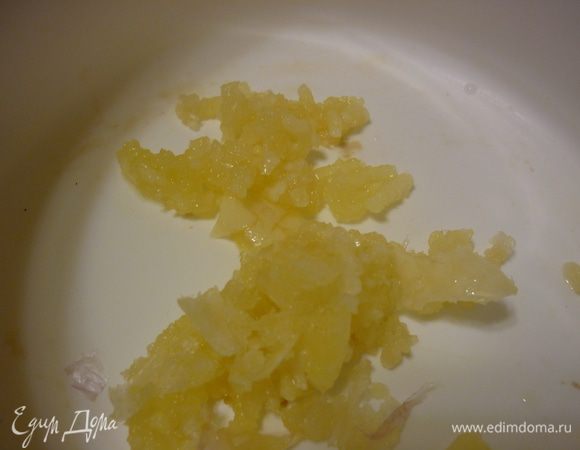 чеснок очистить, через чеснокодавку измельчить