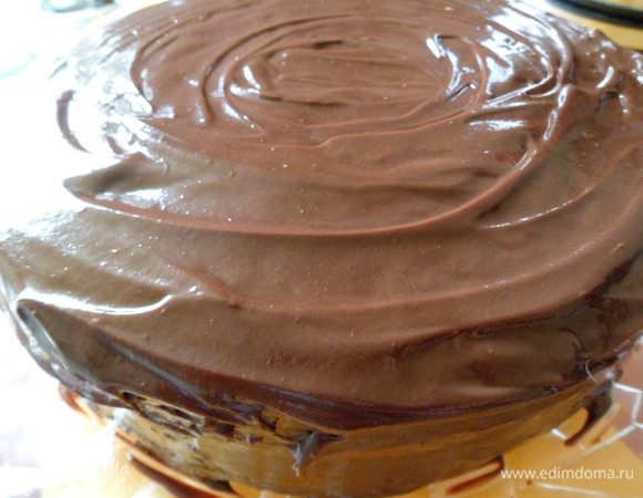 обмазала сверху шоколадной глазурью