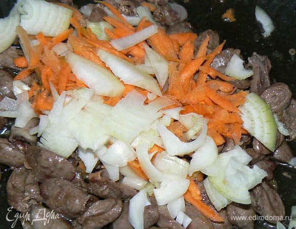 добавить лук,морковь