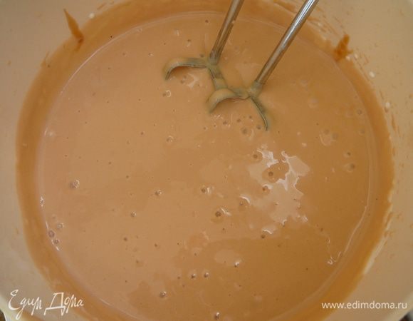 добавить конфетно-молочную смесь, премешать...в последнюю очередь ввести желатин.