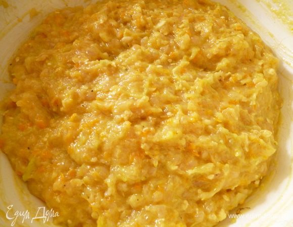 Фарш тщательно перемешать и поставить в холодильник.