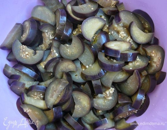 Варите 10–15 минут с момента закипания. Откиньте на дуршлаг. Охладите.