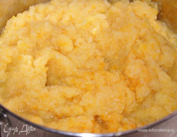 Прокрутить лимон, курагу и кабачки через мясорубку.