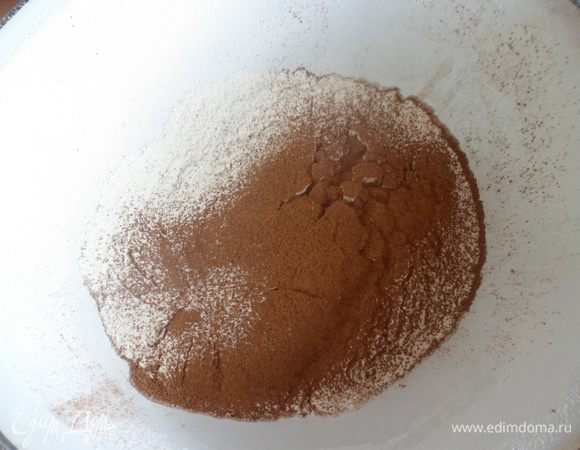 Просеять муку и какао