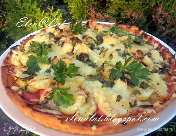 Выпекать в предварительно разогретой до 180С духовке примерно 30 минут. Тарт подавать теплым.
Очень сытное блюдо и подать его хорошо с зеленым салатом и салатом из свежих овощей. 
Приятного аппетита!!!!!!!