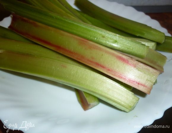 ревень вымыть, очистить