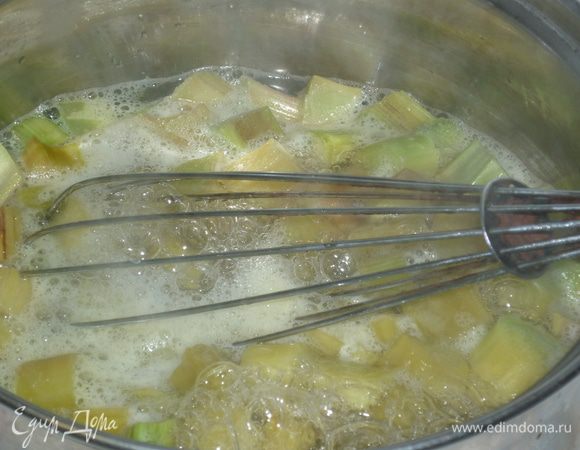 когда ревень закипит, мешать его венчиком