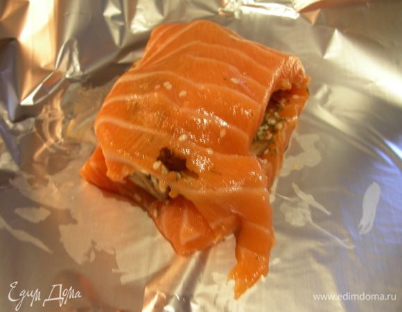 Вот такая книжечка получается. Плотно закрываем конвертики из фольги. Запекаем их в духовке 200 гр минут 25.

