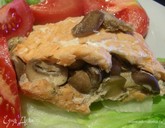 Подаем с гарниром по Вашему вкусу, овощами, салатом. Перед подачей рыбку можно взбрызнуть соком лайма. Приятного аппетита))