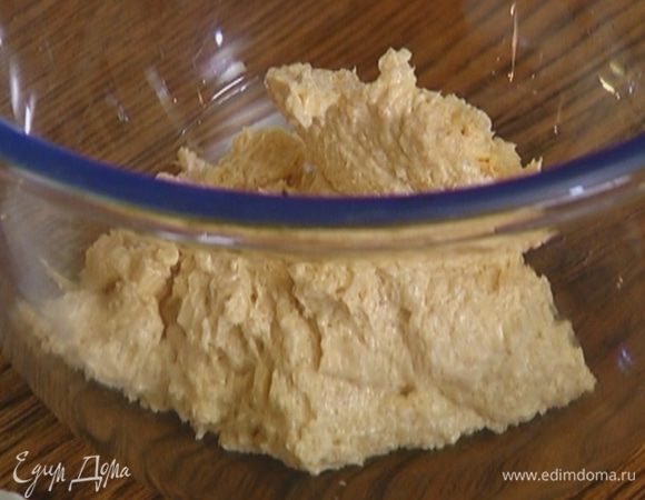 Продолжая взбивать, по одному ввести желтки.