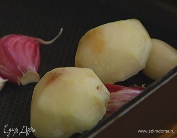 Топинамбур почистить и крупно нарезать.