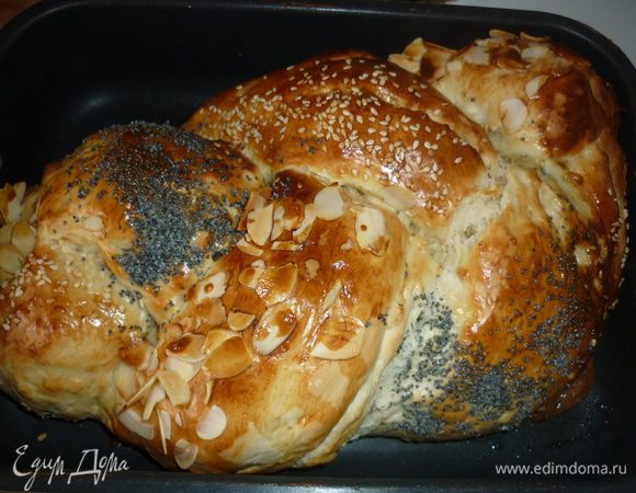 Проверяем на готовность деревянной палочкой. Даем плетенке остыть, накрывая тем временем стол для чаепития!