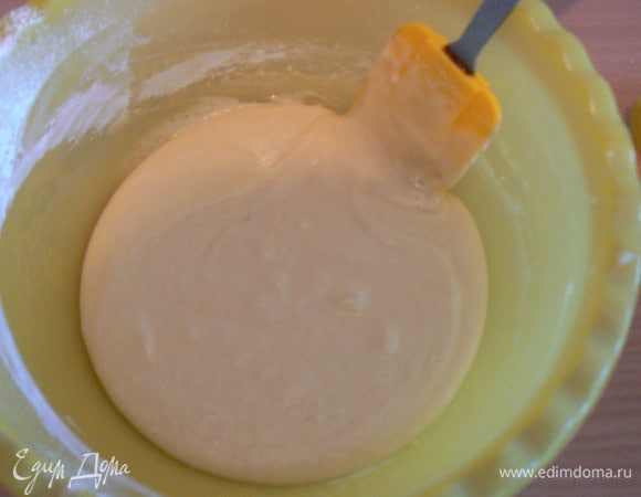 добавить разрыхлитель, смешанный с мукой