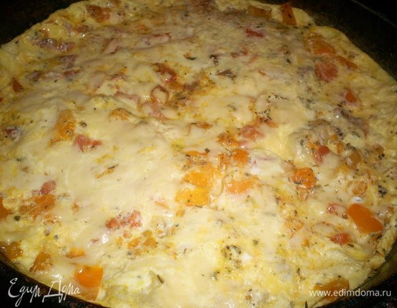 Ужин готов! Рекомендую подавать омлет с салатом из свежих овощей! Помидоры приветствуются! Приятного аппетита!