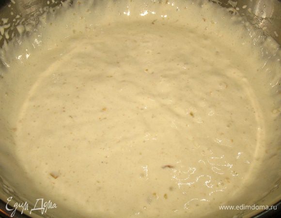 К тесту добавляем яблочное пюре, хорошо вымешиваем и выпекаем при температуре 180 градусов минут 30-40 до готовности. 