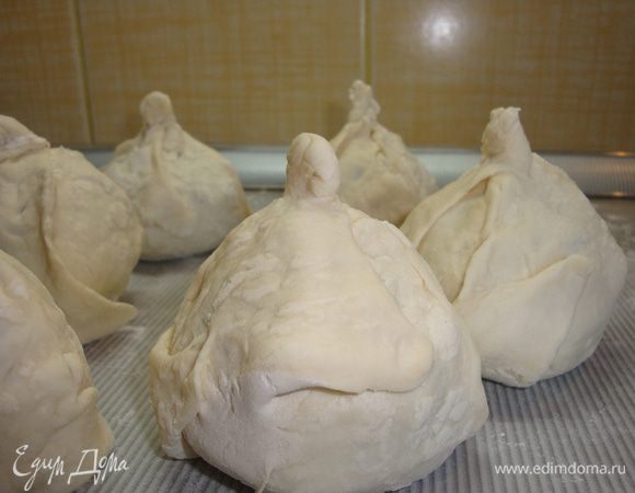 Поставить на  противень и выпекать в разогретой до 200 градусов духовке 15-20 минут. Остывшие башенки посыпать сахарной пудрой и подавать. Приятного аппетита!