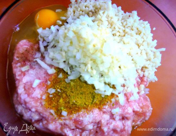 Мелко порубленные высыпаем в блюдо...