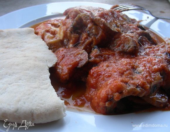 Подаем сразу же. Вкусно со свежим хлебом, чтобы соус им собирать. Приятного аппетита))

