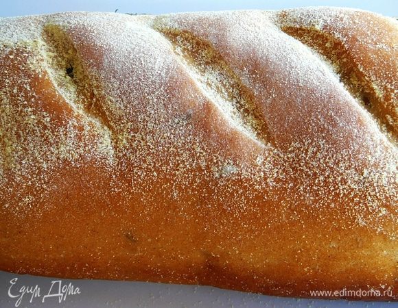 Духовку предварительно разогреть до 250 градусов. Открыть духовку, обрызгать стенки водой и быстро посадить батон. Дверцу закрыть и выпекать 20-30 минут. 