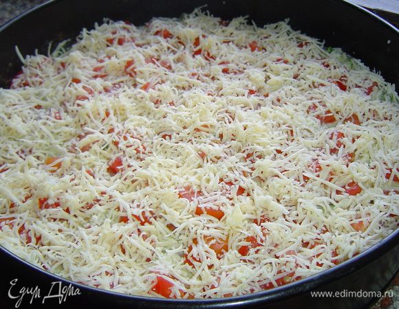 сверху засыпаем оставшимся сыром.