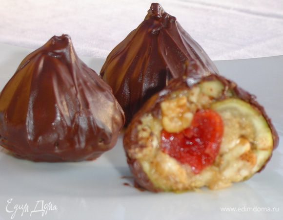 По желанию можно трюфельки обвалять в какао или посыпать орехами. Главное, что это очень вкусный и полезный десерт.