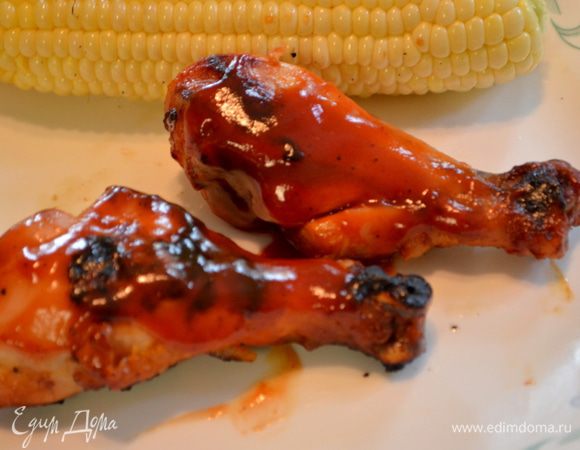 Готовые кусочки смазать 1/2 стак.готовым соусом,а вторую половину стакана подаем вместе с готовыми курин.ножками,бедрышками или крылышками.