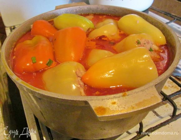 перец моем очищаем от семян
ложим в кипеток на несколько минут 