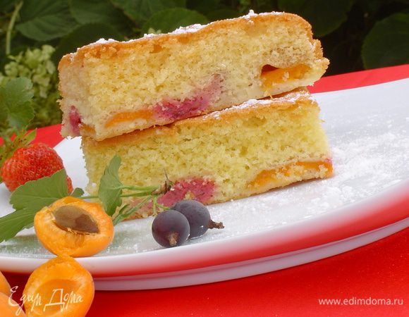 Готовый пирог посыпаем сахарной пудрой. Приятного аппетита!!!