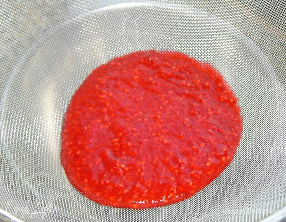 Полученное пюре протираем через сито.