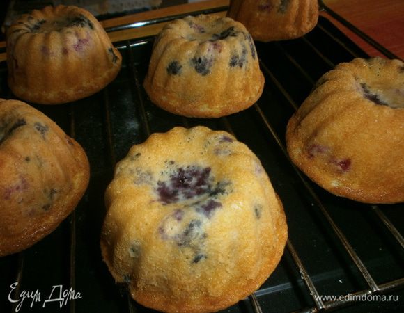 Готовые маффины, оставить немного остыть в формочках . Затем выложить на решетку до полного остывания.