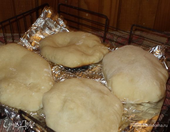 Затем решетку застелить фольгой, уложить питы, и отправить в печь минут на 5!Угли должны быть как на мангале для мяса. Вот такие питы у меня получились!