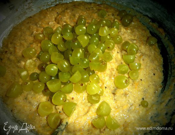 Смешиваем с тестом.