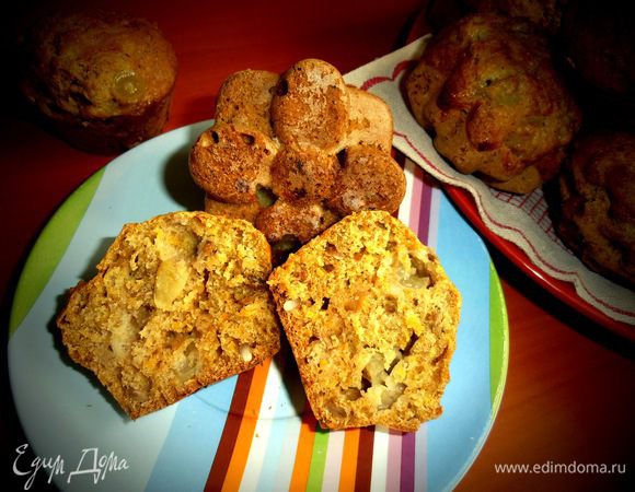 Обычно я пеку для своих трёх мужчин и только пробую чуть-чуть,но тут не удержалась и съела весь кекс с кофе,успокаивая себя тем,что в нём много полезного!