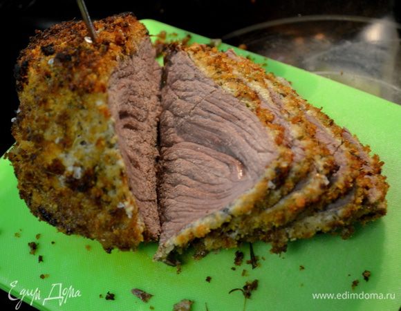 Положим в блюдо для запекания и поставим в разогретую духовку.Готовим если рибай 45 мин. сред.прожарки.Или до готовности.В процессе прикроем фольгой,если готовите дольше по времени. Дадим 15мин.остыть.И порежем порционно на разделочной доске.