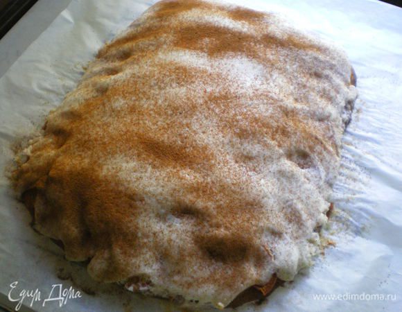 Готовый пирог посыпать корицей.
Пробуйте, наслаждайтесь, приятного аппетита!