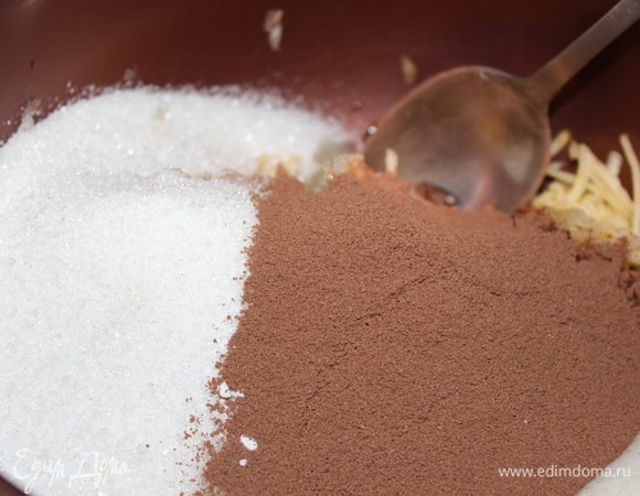 Добавить к кабачку яйца, сахар, масло, соду и какао, и хорошо перемешать. Потом добавить муку и разрыхлитель и вымесить тесто. В смазанную форму перелить тесто и поставить выпекаться в разогретую до 180 градусов духовку на 50-60 минут, проверять готовность спичечкой.