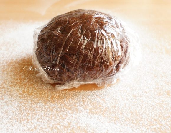 Тесто закрыть пленкой и оставить минут на 30-1 час.