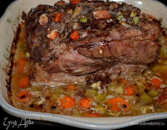 Готовое мясо достать из духовки,дать постоять 10 мин.и разрезать на порции.