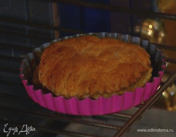 Отправить тарталетки в разогретую духовку на 20 минут.