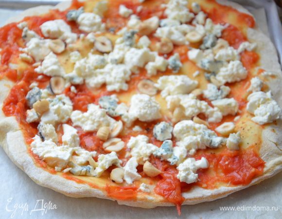 Достать пиццу из духовки (духовку можно выключать).