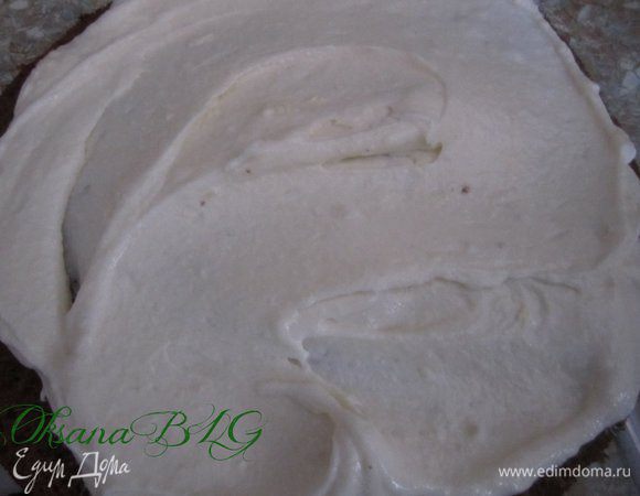 Нанести 1/3 часть крема.